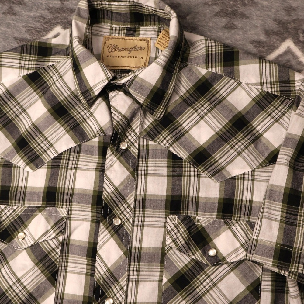 Wrangler Western Shirt Mens Small Green Black Plaid Pearl Snap Short Sleeve